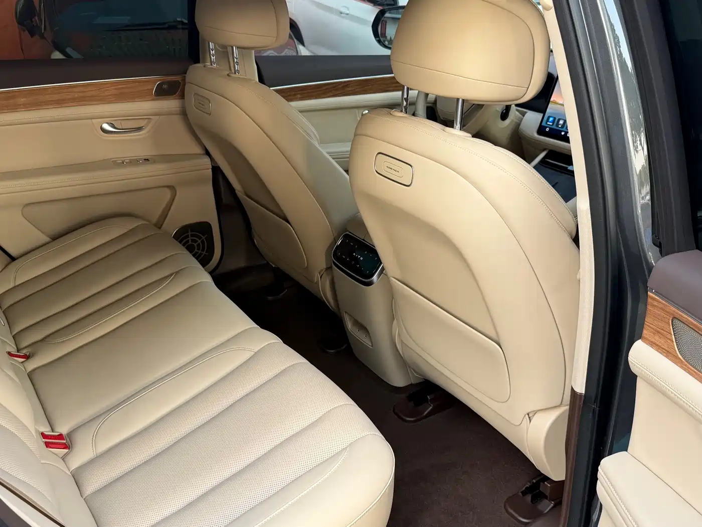 AITO Wenjie AITO M7 2024 1.5T Smart AWD Max Edition 5-Seater фото 7