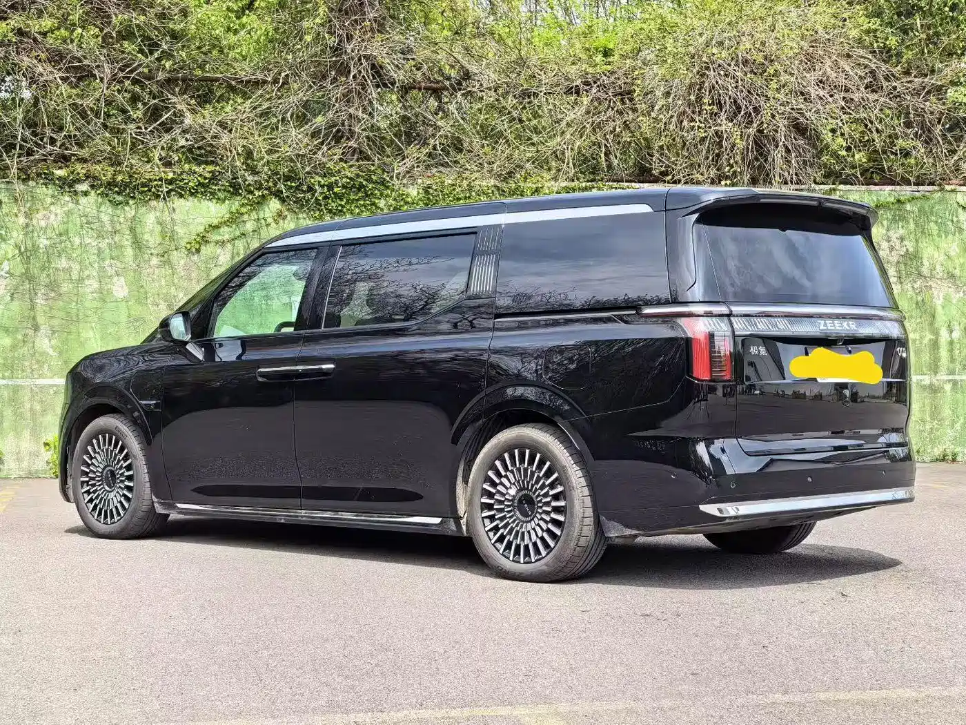 Zeekr 009 2024 6-seat Executive AWD 108kWh фото 5