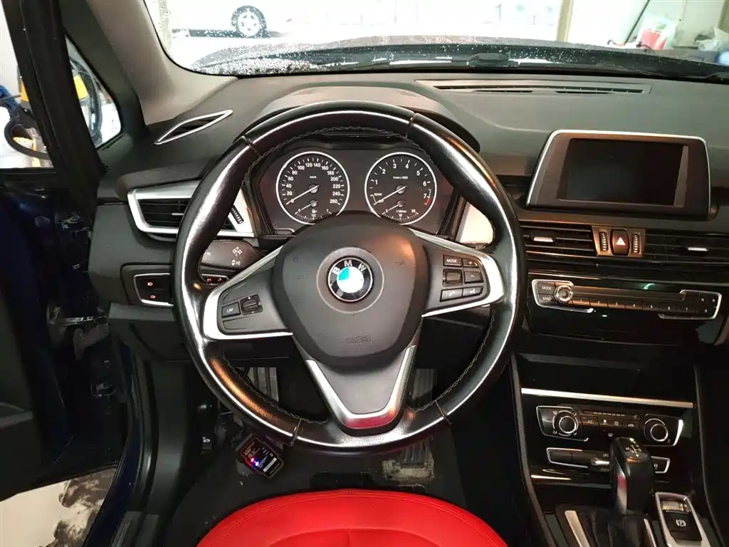 BMW 2 Series Touring 2016 218i Fashion Model фото 3