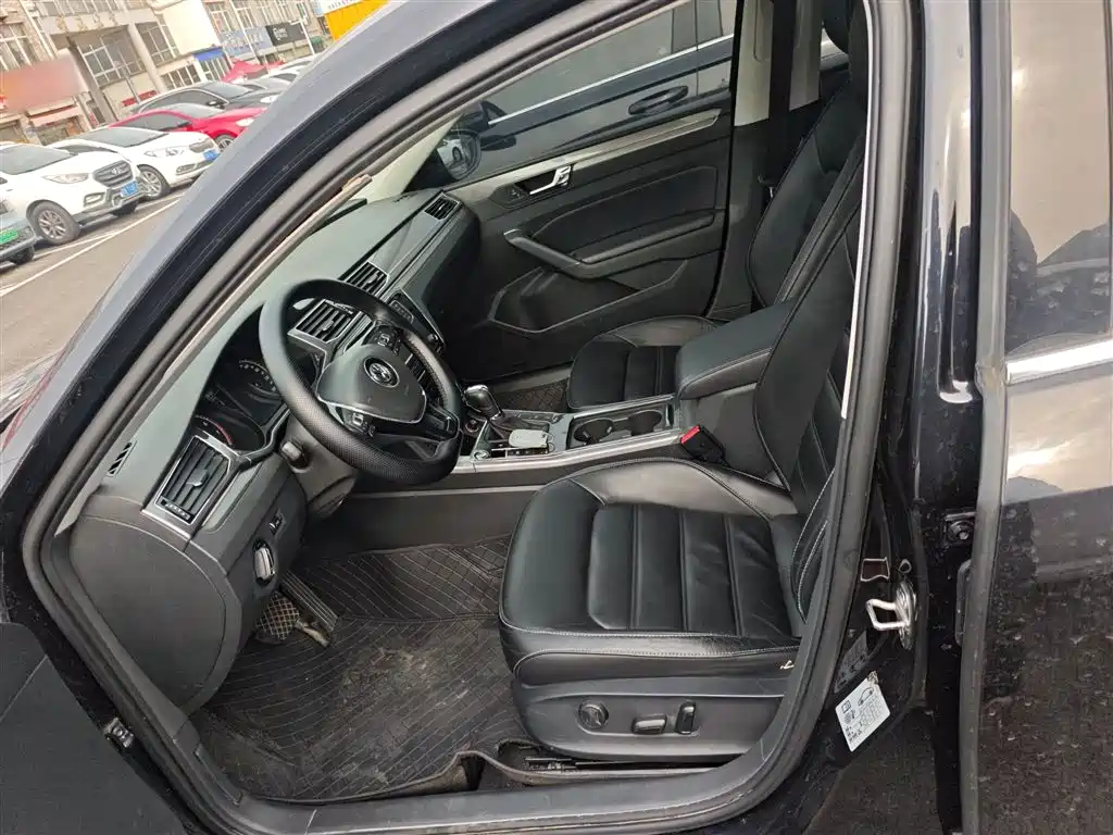 Volkswagen Passat 2017 330TSI DSG Prestige фото 7
