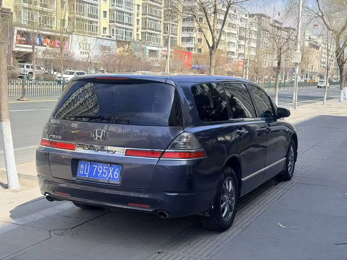 Photo 5 - Honda Odyssey