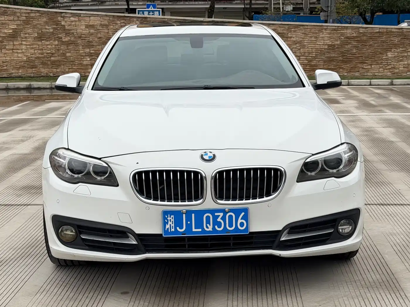 BMW 5 Series 2014 525Li Leading фото 2