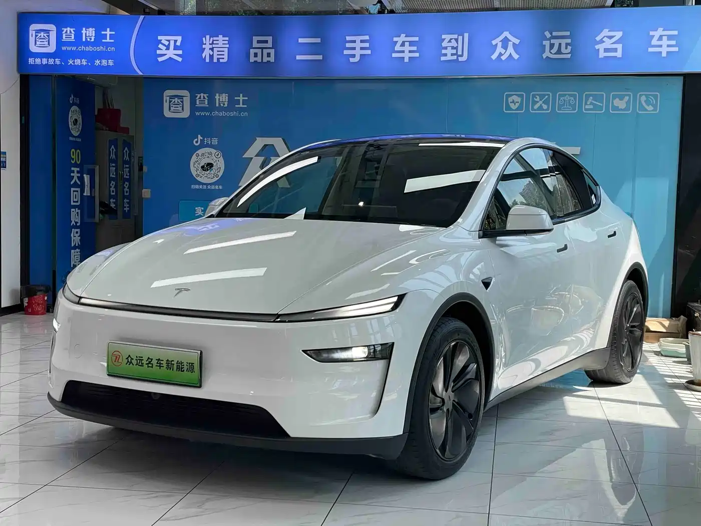 Tesla Model Y 2025 Rear-Wheel Drive