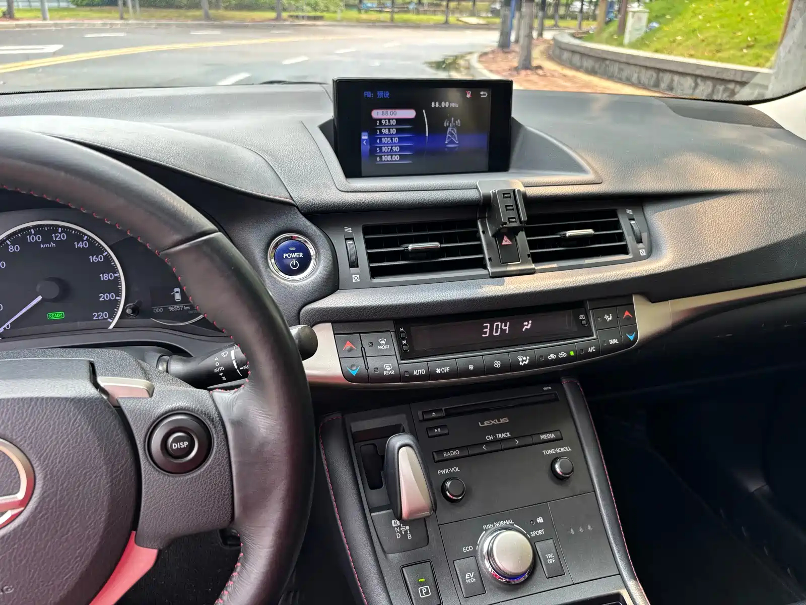 Photo 14 - Lexus CT