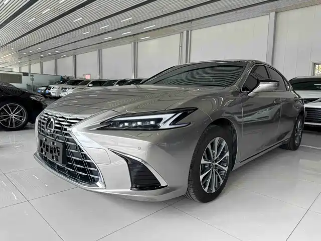 Lexus ES 2025 200 Ultimate Edition