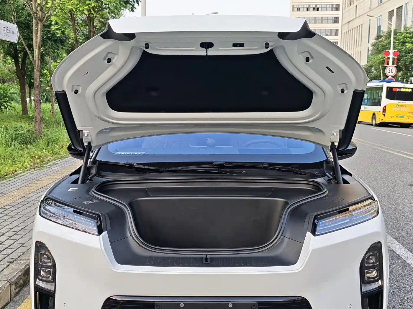 NIO ES8 2025 Model 6-Seat Executive Luxury Edition фото 17