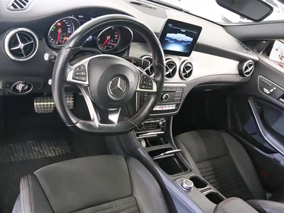 Mercedes-Benz CLA (Import) 2016 Facelift CLA 220 4MATIC фото 10