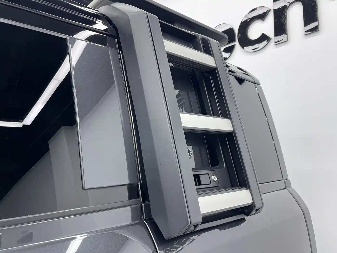 Land Rover Defender 2024 110 3.0T P400 Dark Special Edition фото 28