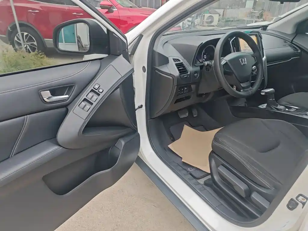 Luxgen U6 SUV 2019 2017 Facelift 1.6T Innovation