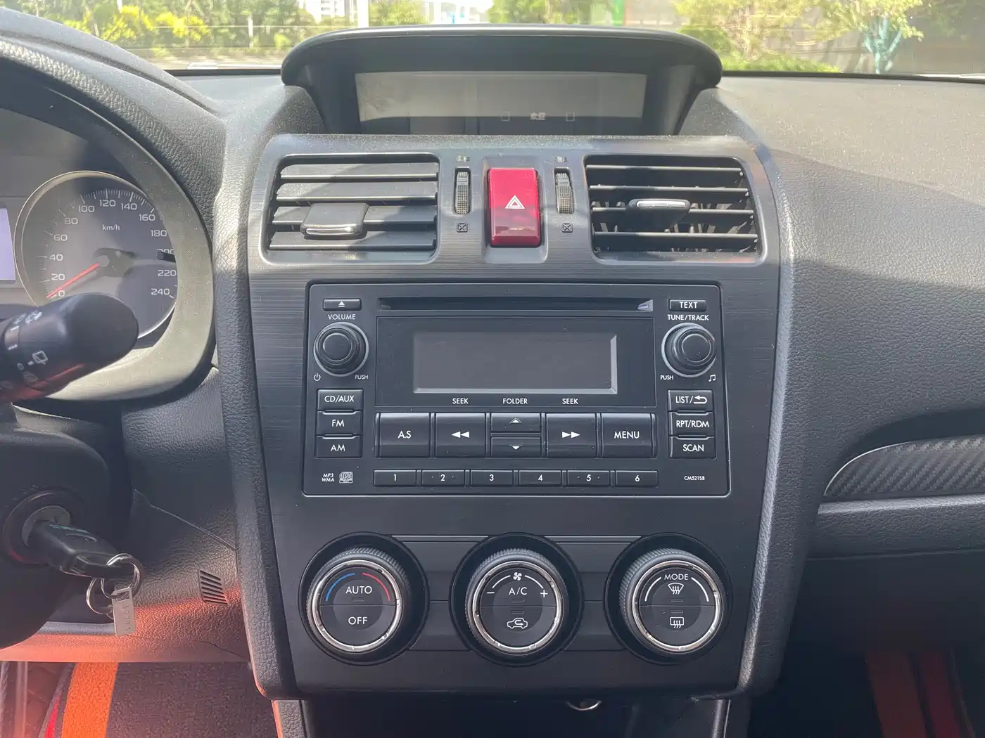 Subaru XV 2012 2.0i Luxury Edition фото 10