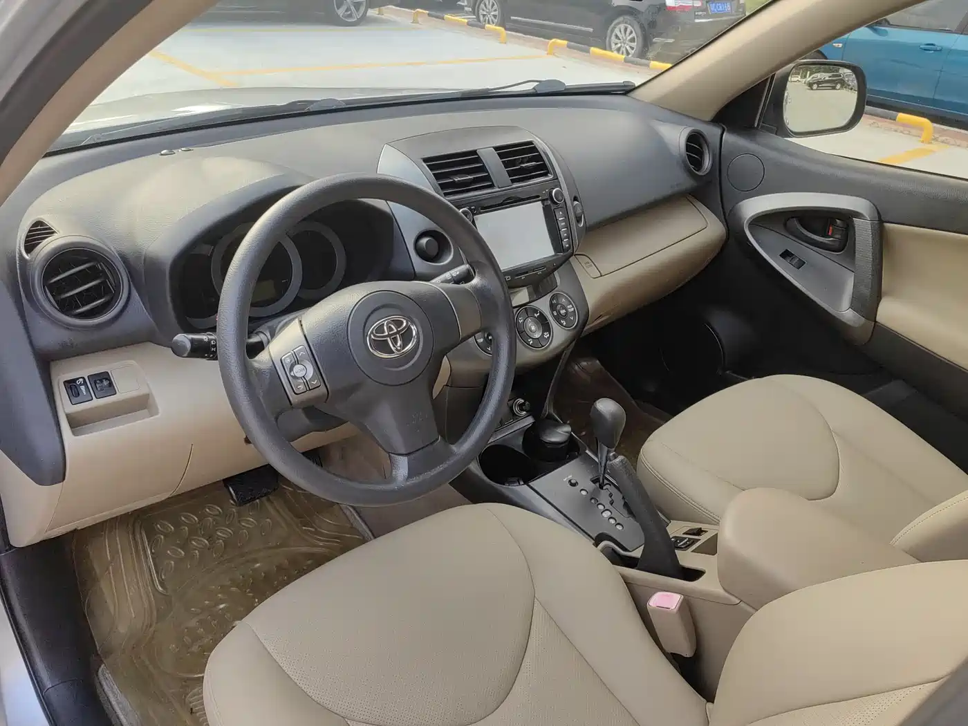 Toyota RAV4 Rongfang 2011 2.0L Automatic Classic Edition фото 2