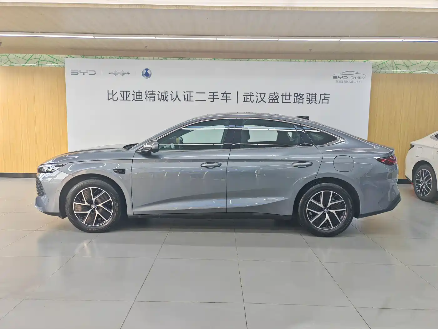 BYD Qin L 2025 DM-i Smart Drive Edition 120KM Leading фото 4