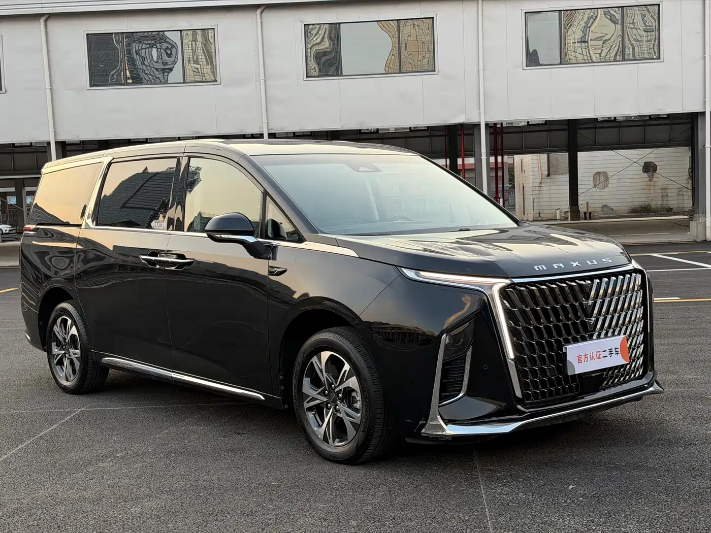 SAIC Maxus Maxus G90 2024 2.0T Galaxy 7-Seater фото 3