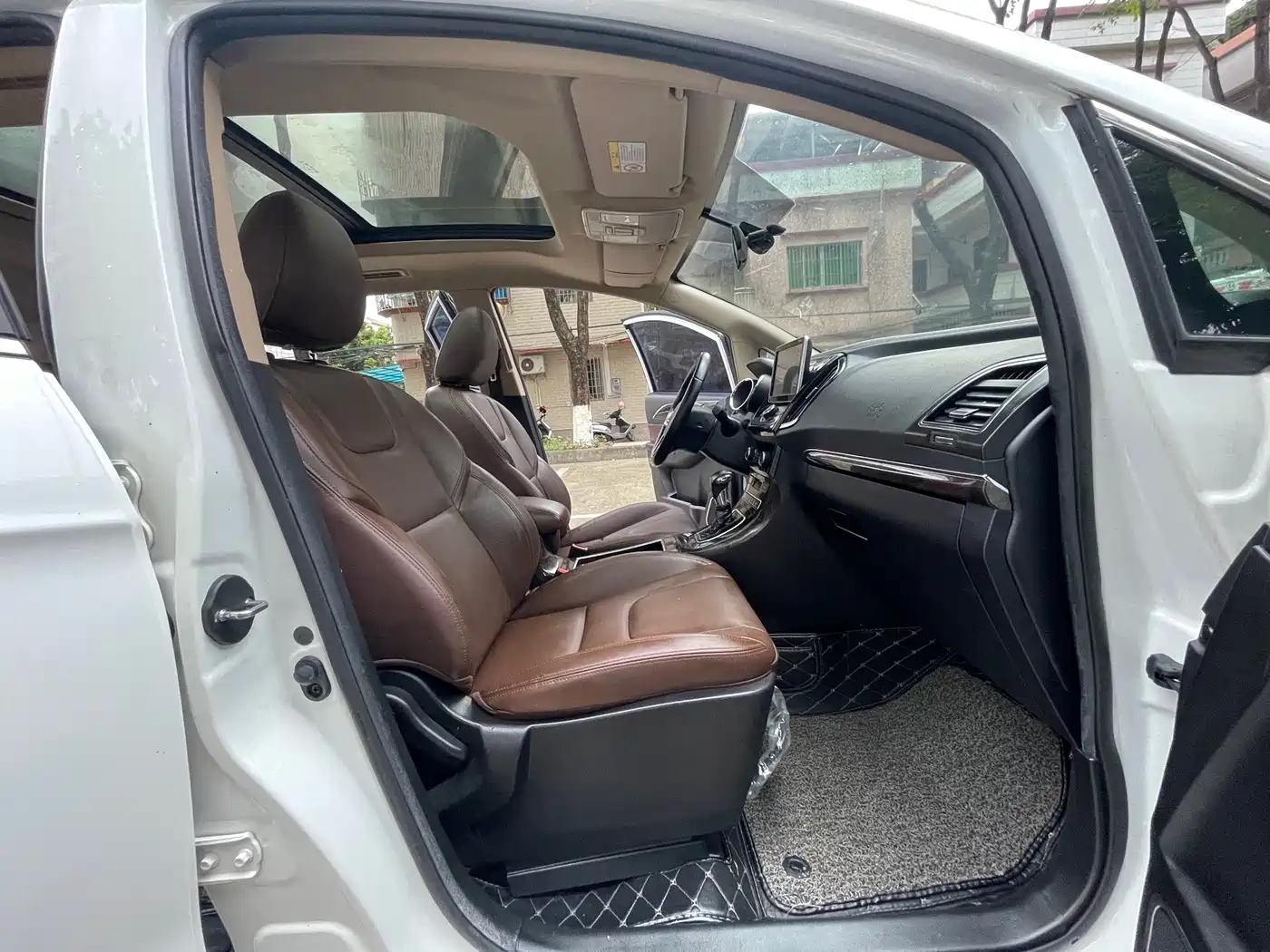 Lifan Xuanlang 2019 2017 2.0L CVT Luxury Type