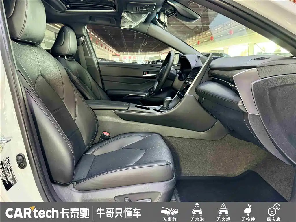 Toyota Avalon 2022 2.0L XLE Premium фото 27