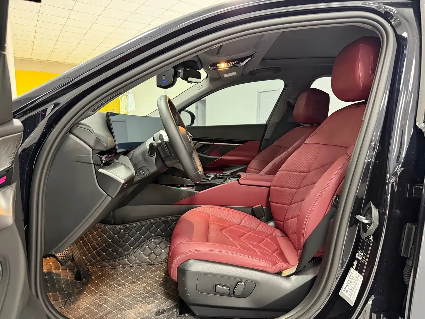 BMW 5 Series 2024 525Li M Sport Package фото 4