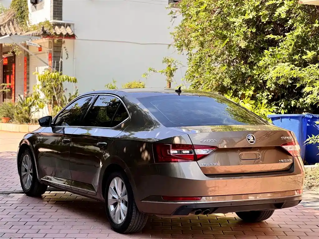 Škoda Superb 2018 TSI330 DSG Comfort Edition China V фото 2