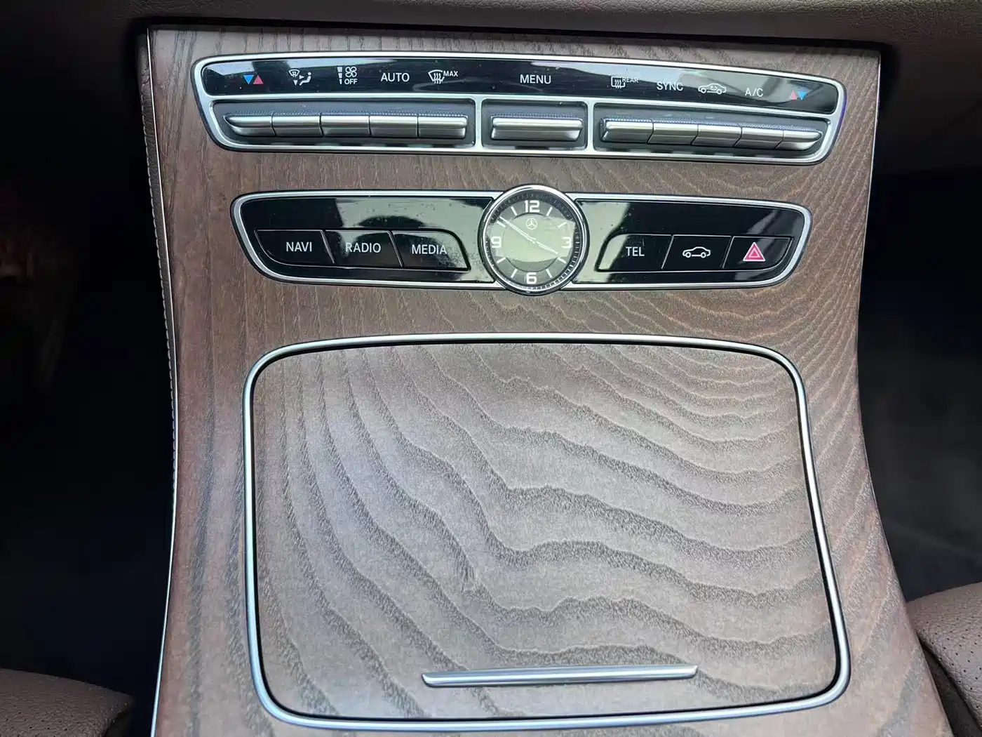 Mercedes-Benz E-Class 2019 E 200 L фото 16