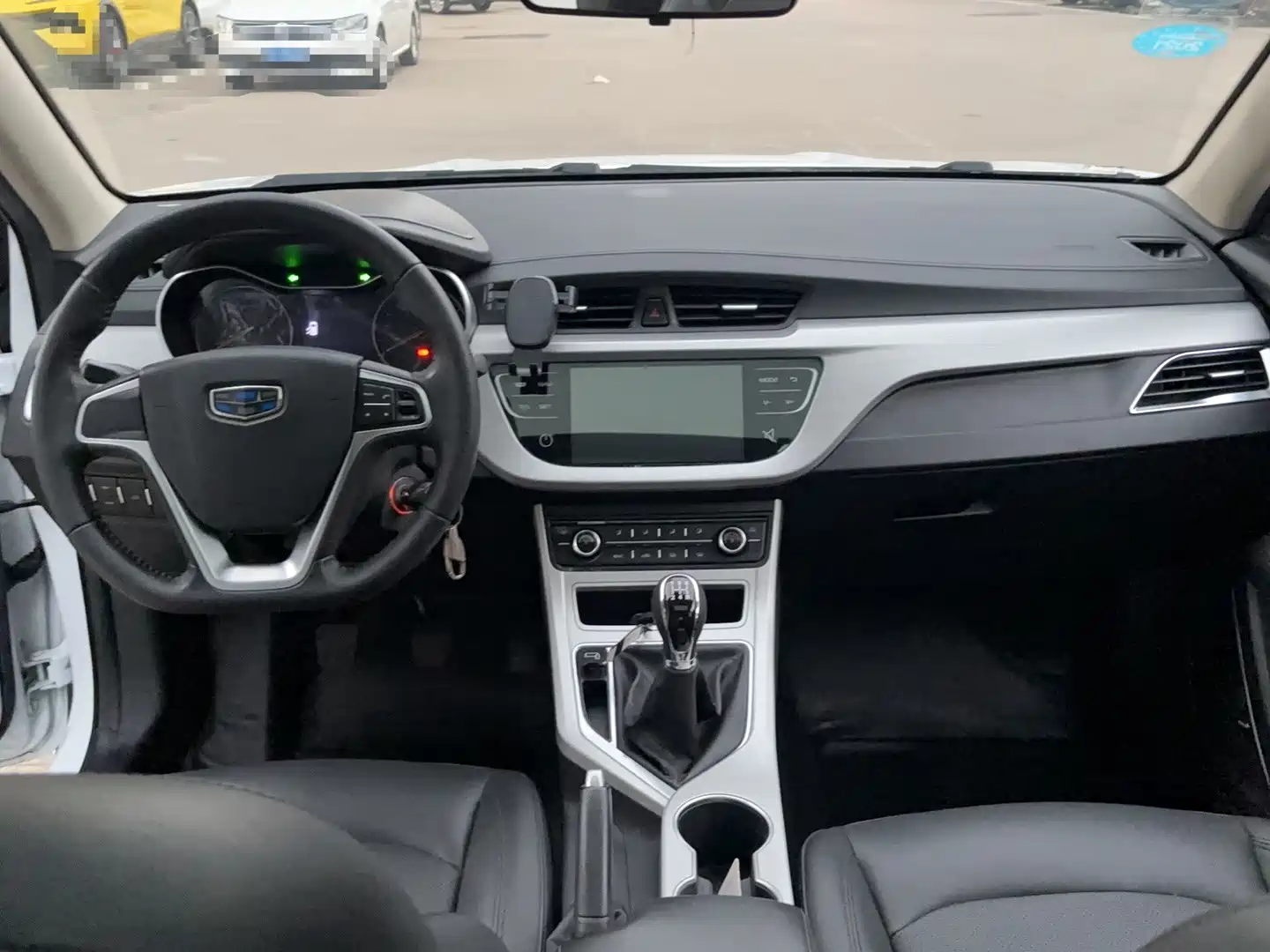 Фото 9 - Geely Vision