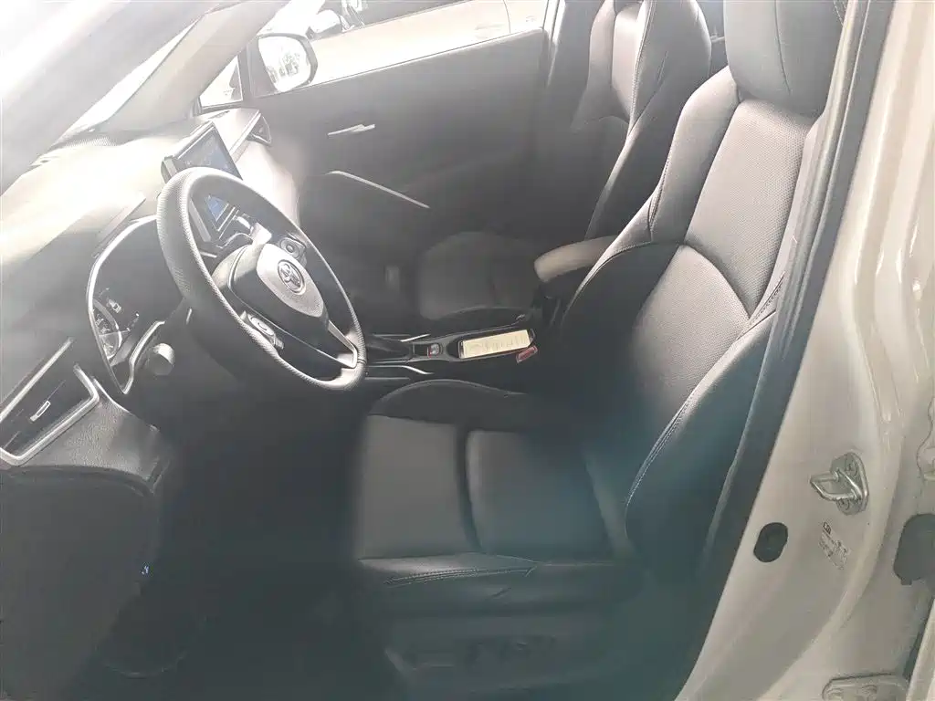 Toyota Frontlander 2022 2.0L CVT Luxury PLUS Edition фото 10