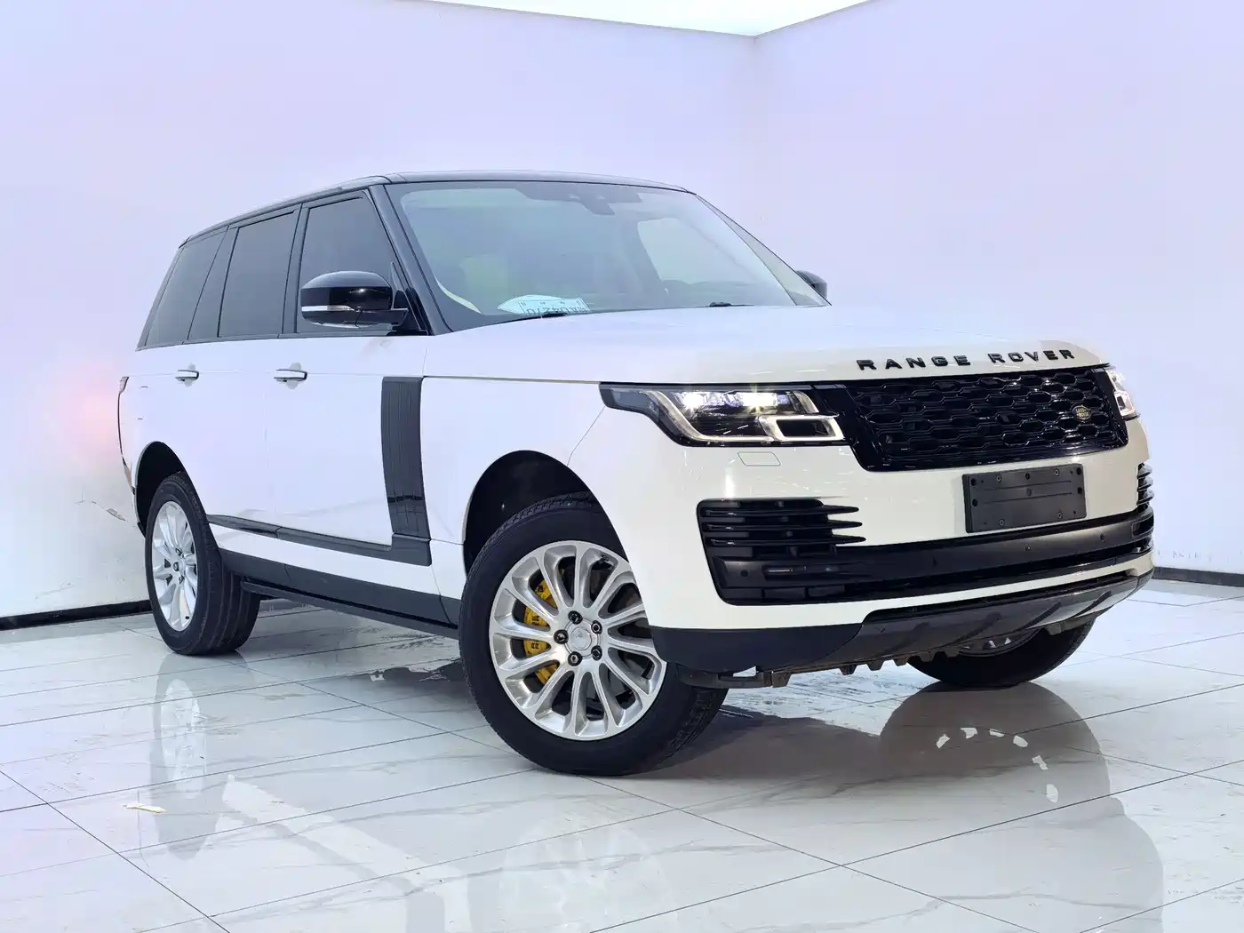 Land Rover Range Rover 2020 3.0 L6 Heritage Edition фото 3
