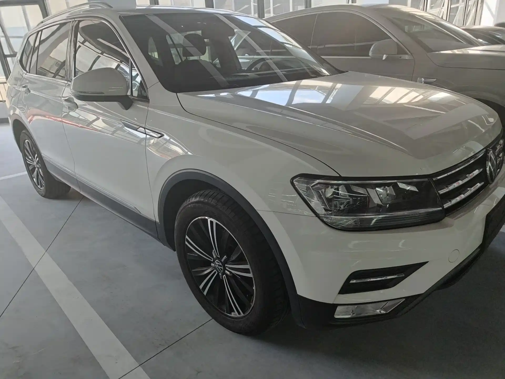Фото 3 - Volkswagen Tiguan L