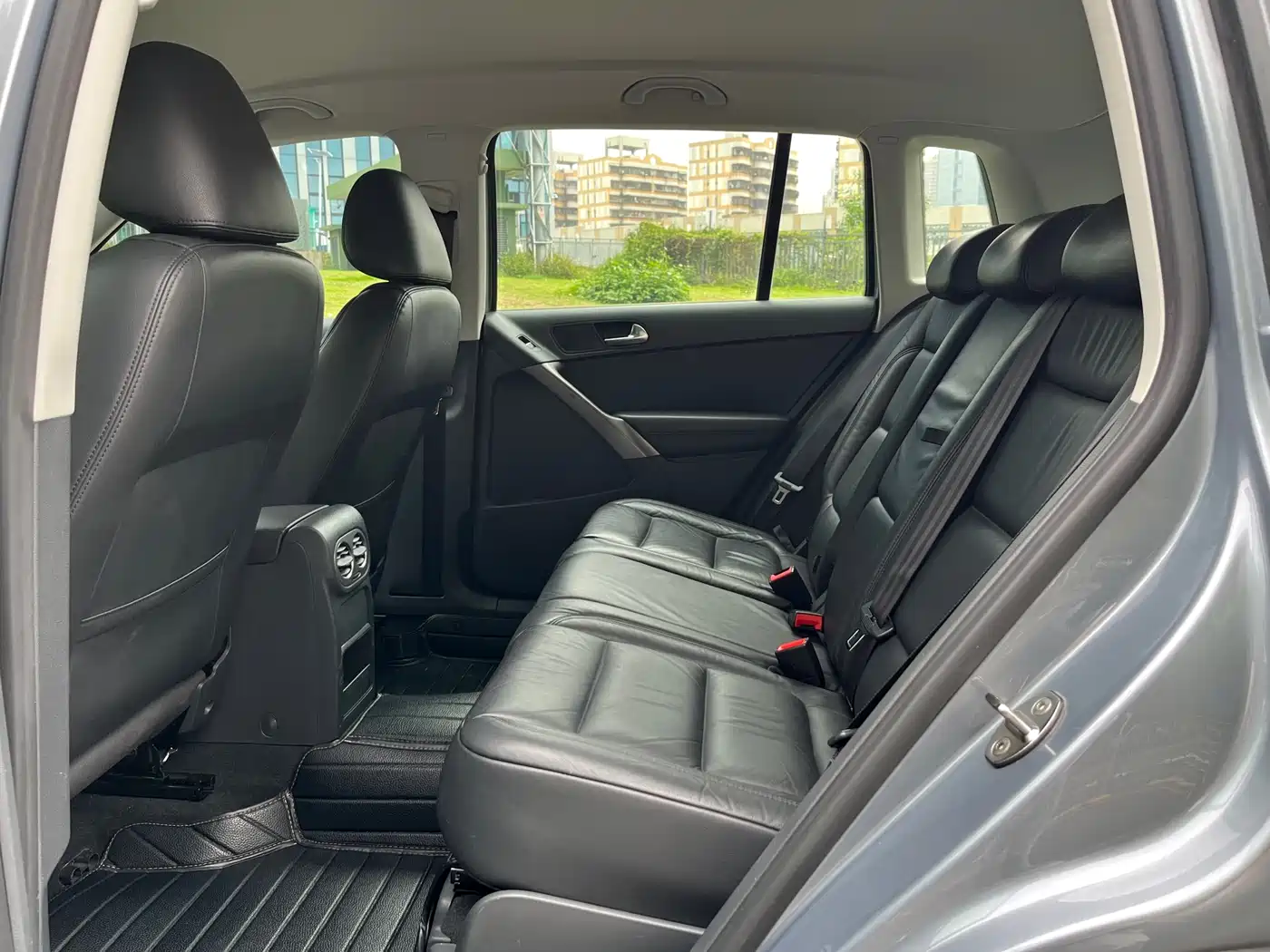 Volkswagen Tiguan 2012 1.8TSI Automatic 2WD Trend Edition фото 5