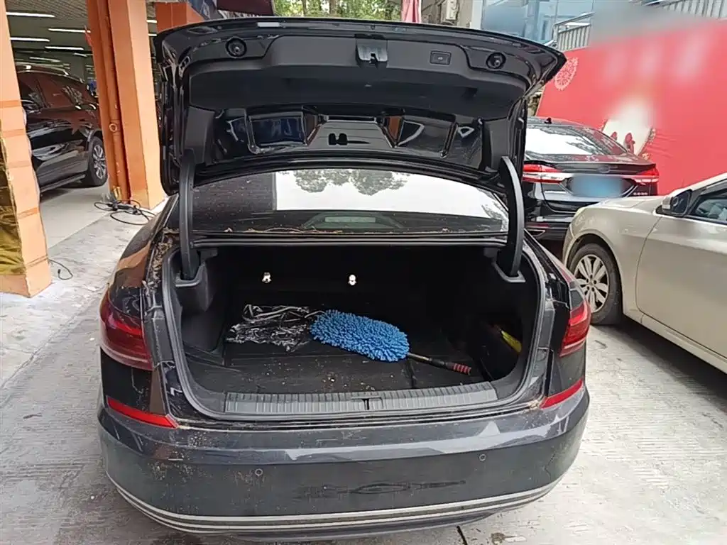 Volkswagen Passat 2024 380TSI Luxury фото 19