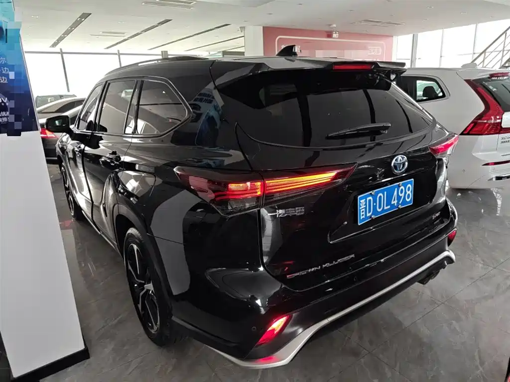 Toyota Crown Kluger 2023 2.5L HEV AWD Premium Edition фото 5