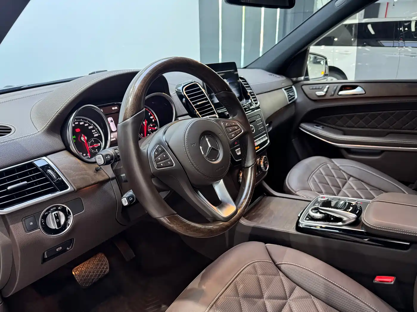 Mercedes-Benz GLS 2018 Facelift GLS 500 4MATIC фото 8