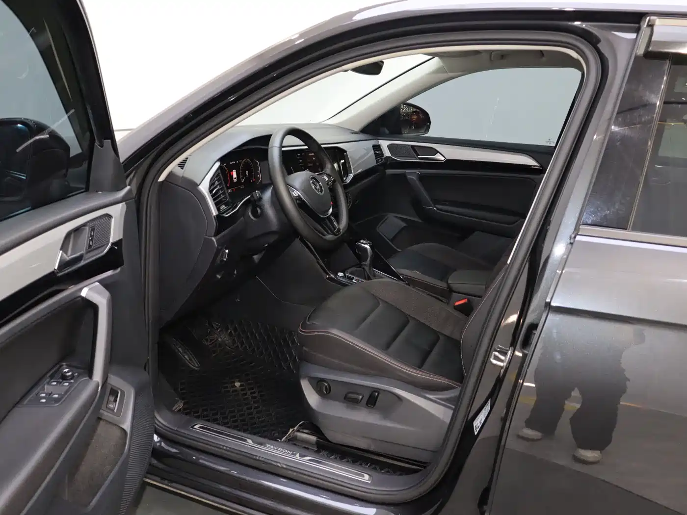 Volkswagen Tayron 2021 330TSI 2WD 30th Anniversary Edition фото 15