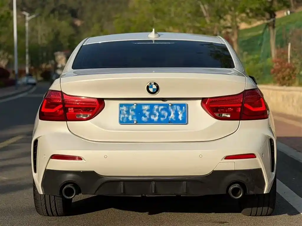 BMW 1 Series 2021 125i M Sport Black Night Edition фото 4