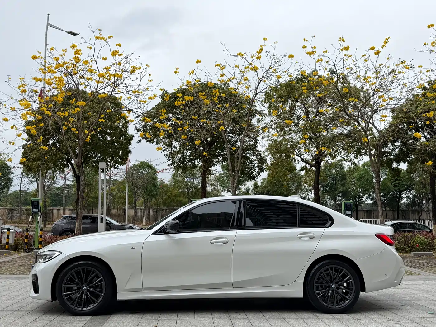 BMW 3 Series 2021 Facelift 325Li M Sport Shadow Edition фото 12
