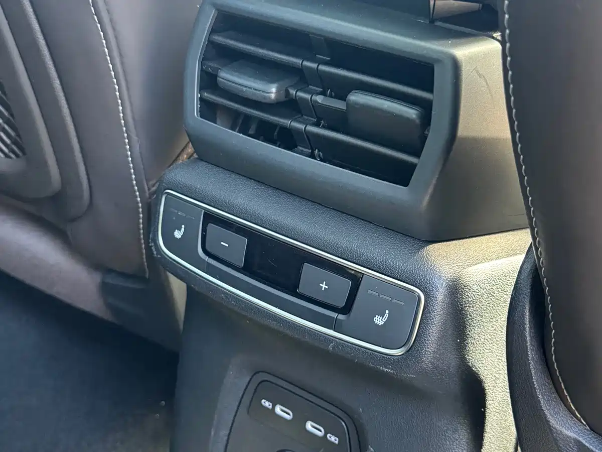 Фото 21 - Audi Q5 e-tron