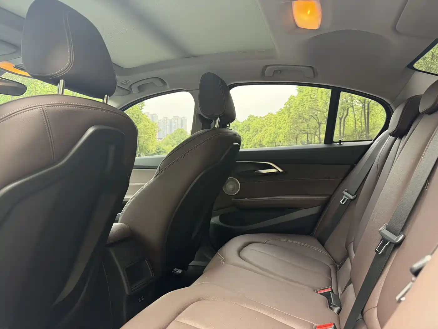 BMW 1 Series 2022 120i M Sport Shadow Edition фото 7