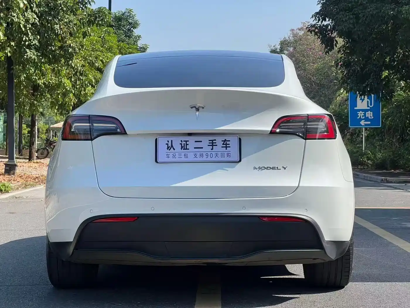 TESLA MODEL Y
