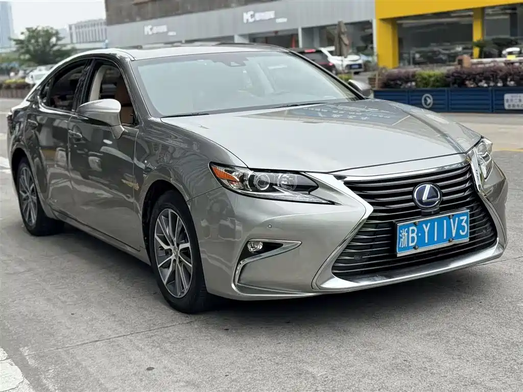 Lexus ES 2015 300h Comfort Edition фото 3