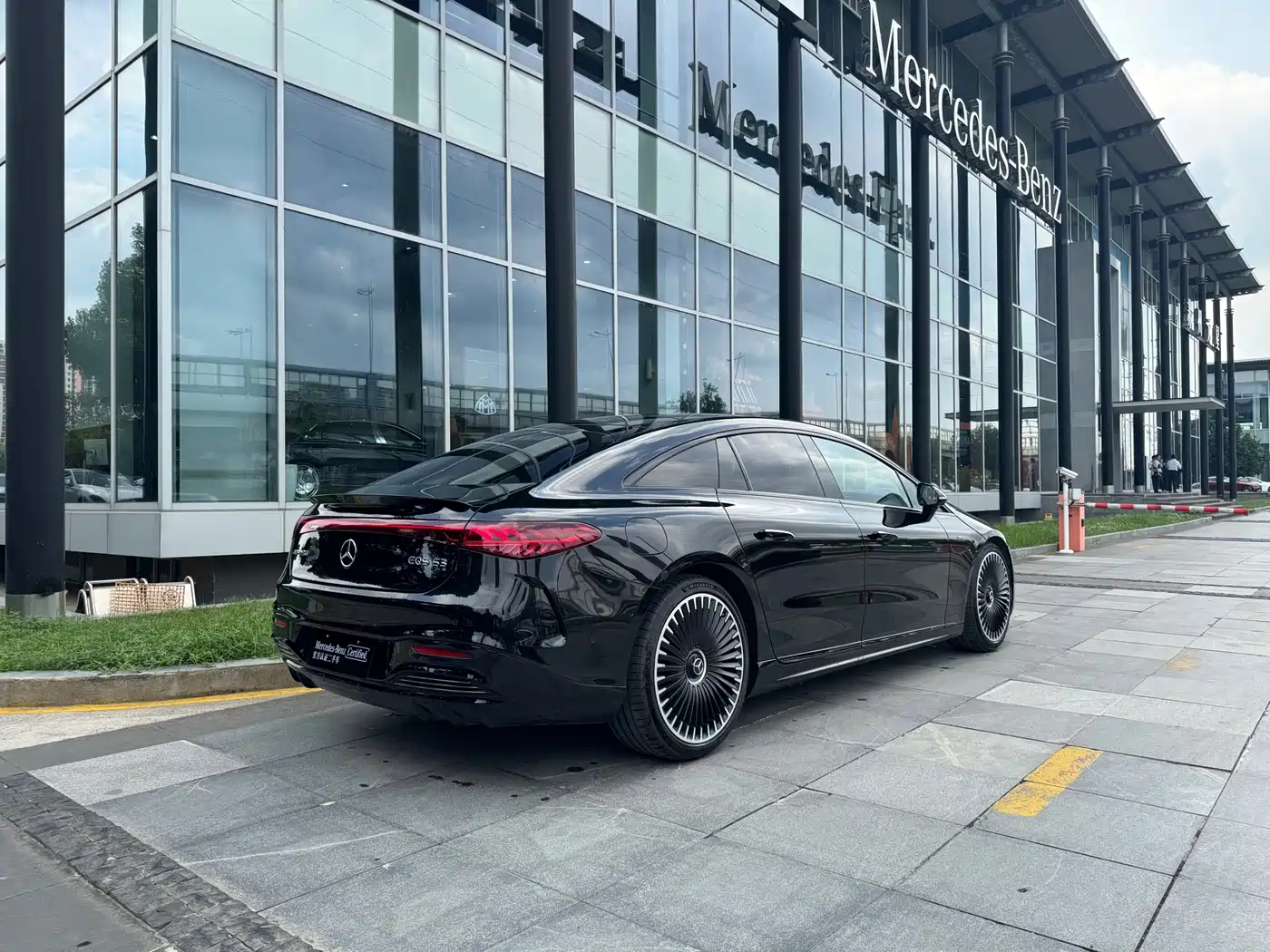 MERCEDES-BENZ EQS AMG