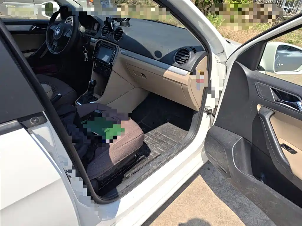 Volkswagen Jetta 2013 1.6L Automatic Comfort фото 22