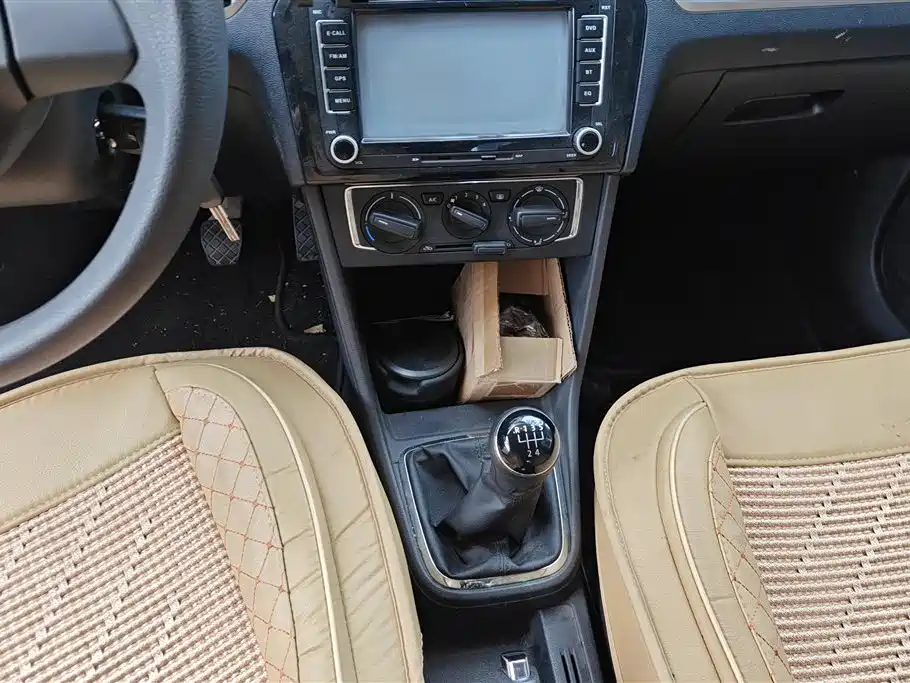 Volkswagen Jetta 2015 1.4L Manual Comfort фото 16
