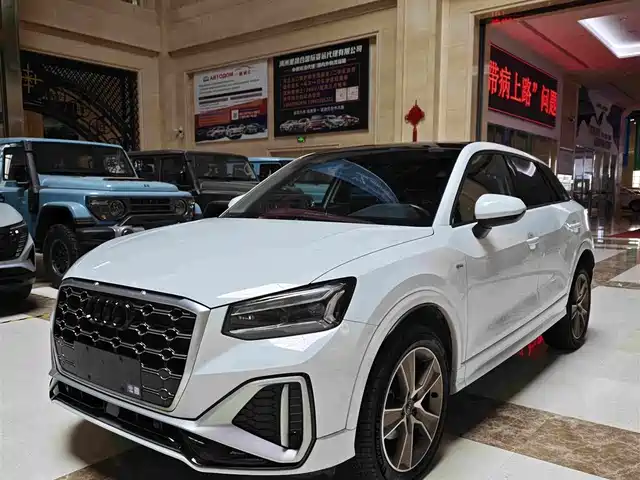 Audi Q2L 35 TFSI, Стиль Драйв