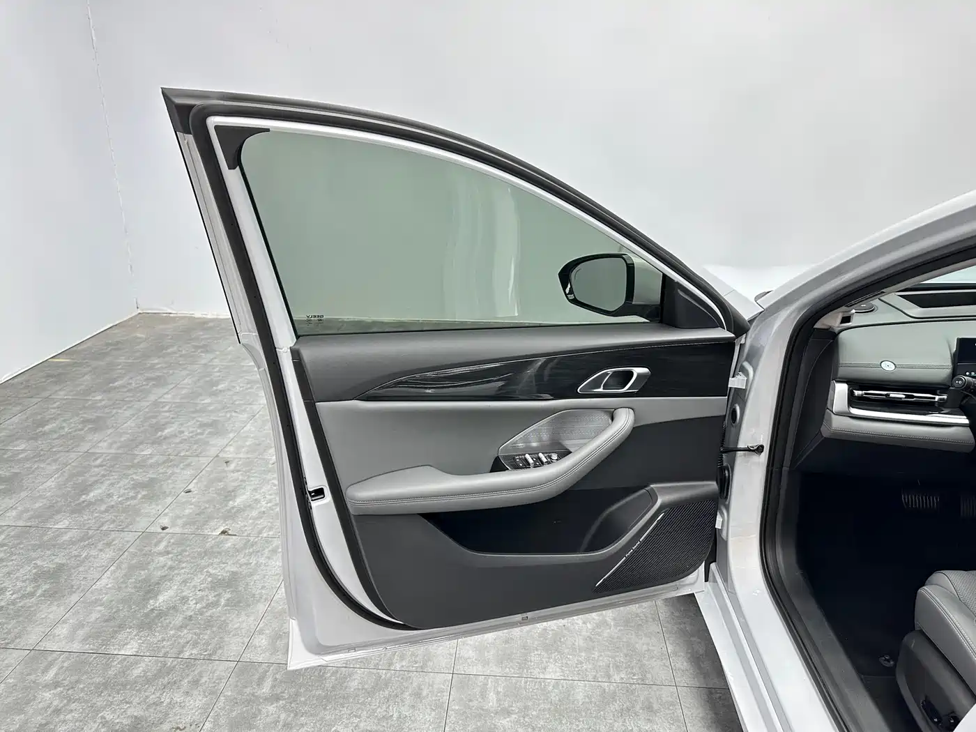 Geely Galaxy Galaxy A7 2025 EM-i 150km Explorer+ Edition фото 14
