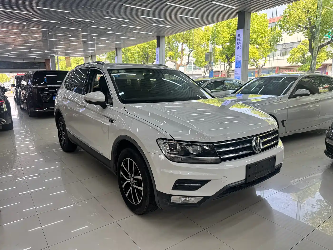 Volkswagen Tiguan L 2018 330TSI Automatic 2WD Luxury Edition фото 3