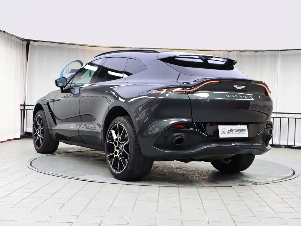 Фото 4 - Aston Martin DBX