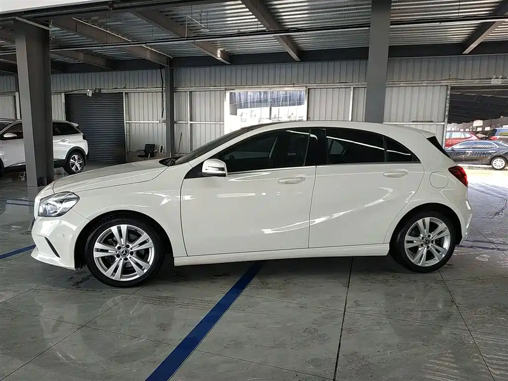 Mercedes-Benz A-Class (Import) 2017 Facelift A 200 Dynamic фото 5