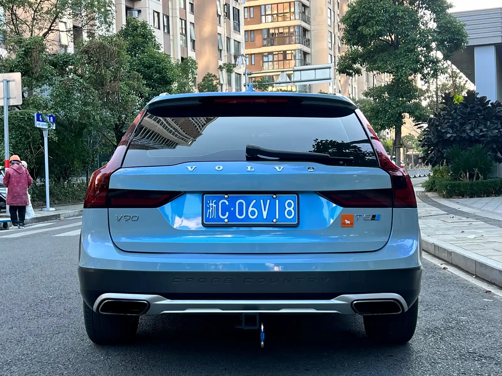 Photo 6 - Volvo V90