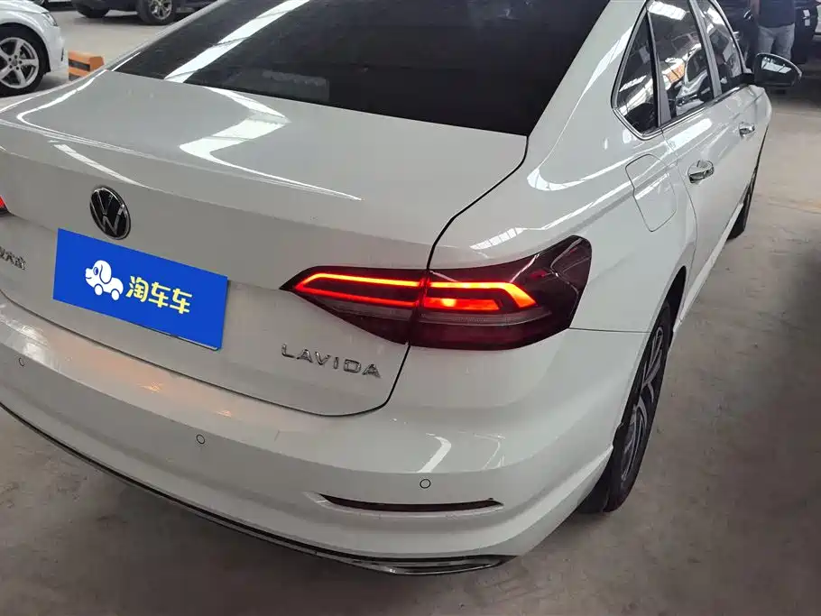 Volkswagen Lavida 2022 1.5L Auto Comfort Edition фото 3
