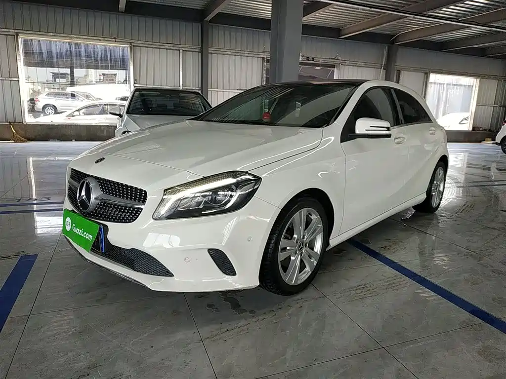 Mercedes-Benz A-Class (Import) 2017 Facelift A 200 Dynamic фото 2