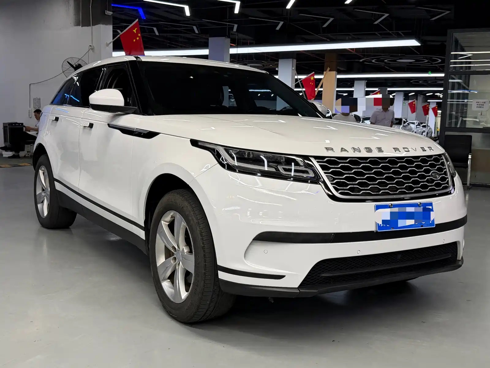 Фото 3 - Land Rover Range Rover Velar