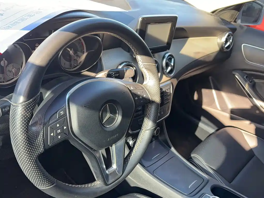 Mercedes-Benz GLA 2015 GLA 200 Dynamic фото 4